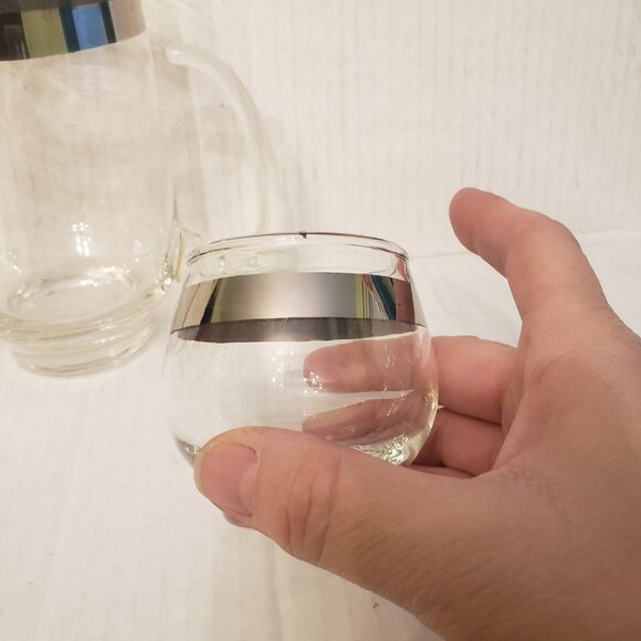 Small Libbey Mid Century Silver Stripe Glass Pitcher With 2 Glasses - Picture 9 of 14